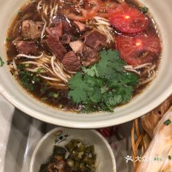 一【味觉巅峰】——牛肉面馆加盟店，美食界的领航者！

**